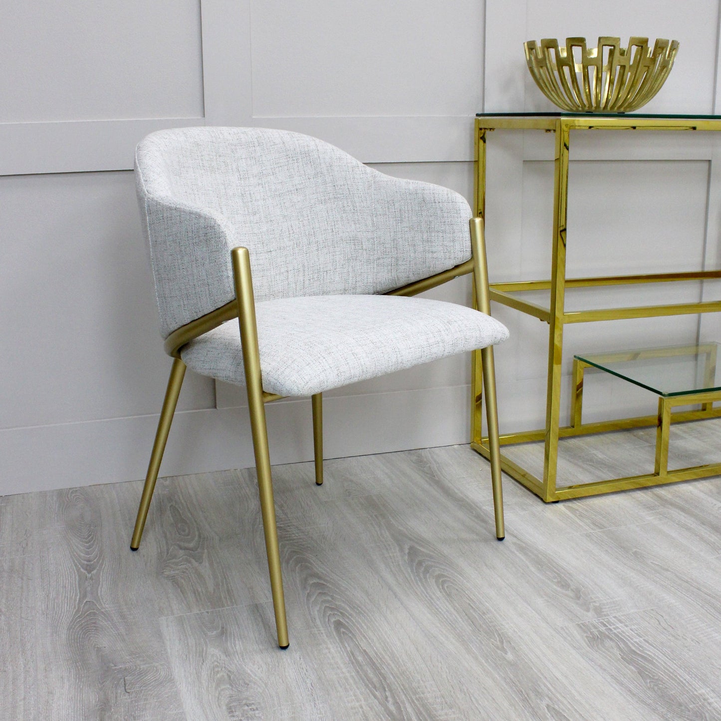 Chaise de salle à manger Alice en lin beige clair neutre avec cadre doré