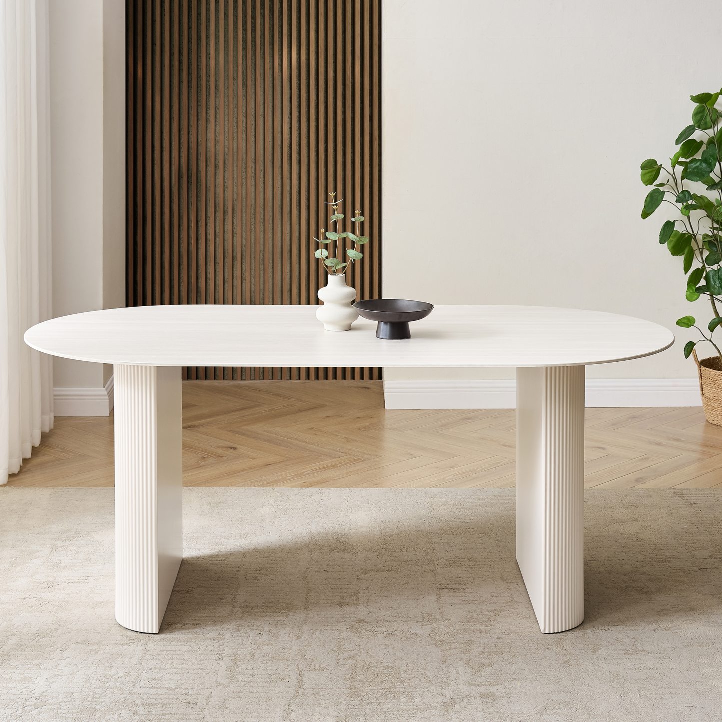 Table à manger Sofia en céramique blanche avec base côtelée crème