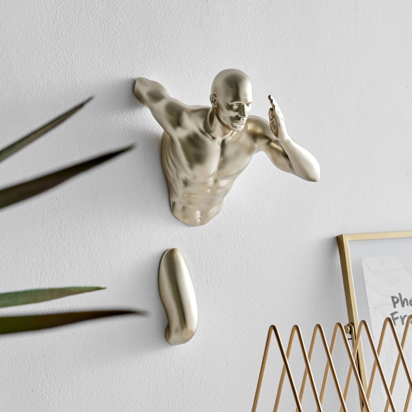 RUNNER MAN WALL DECOR