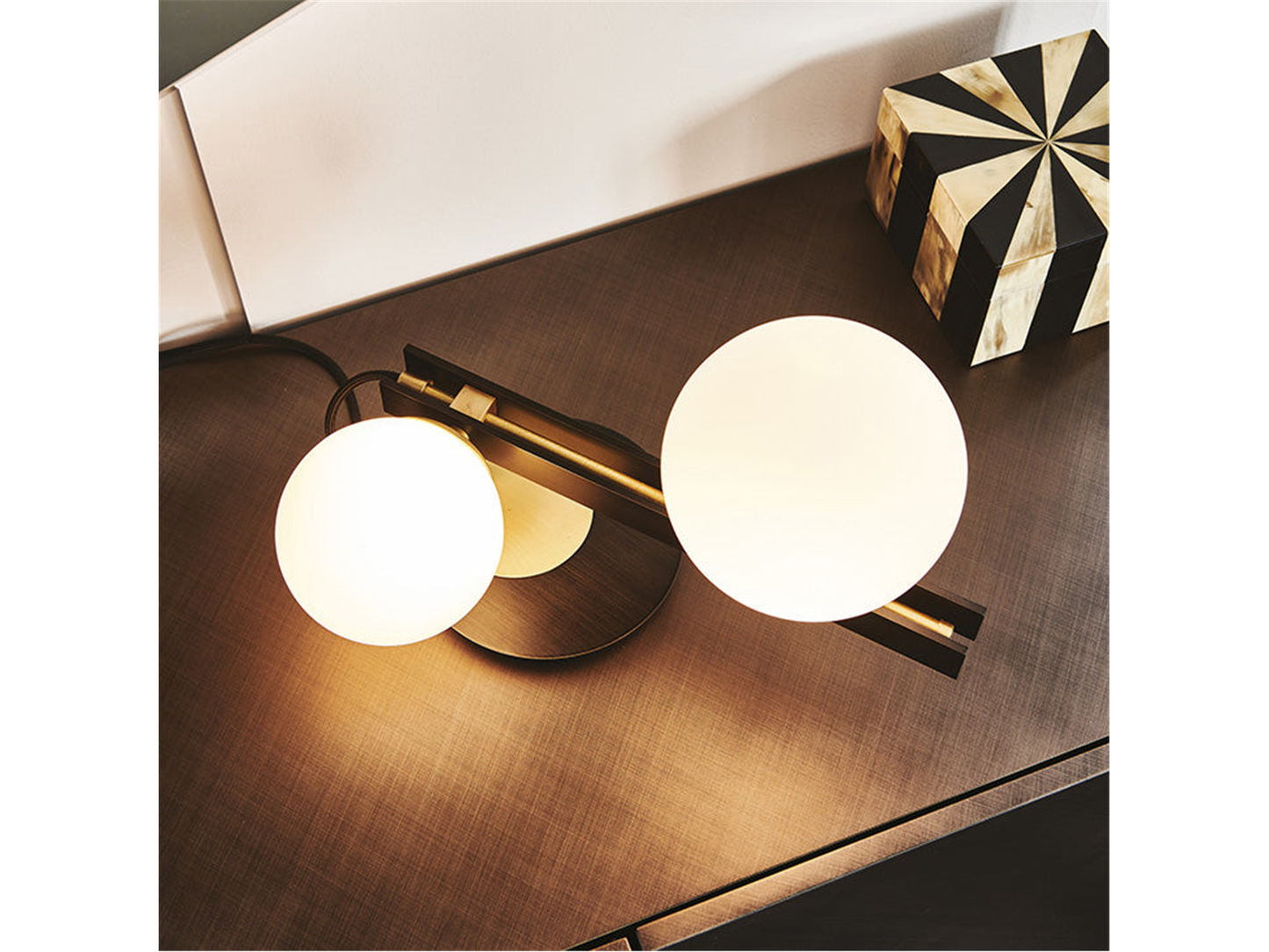 Planeta Table Lamp