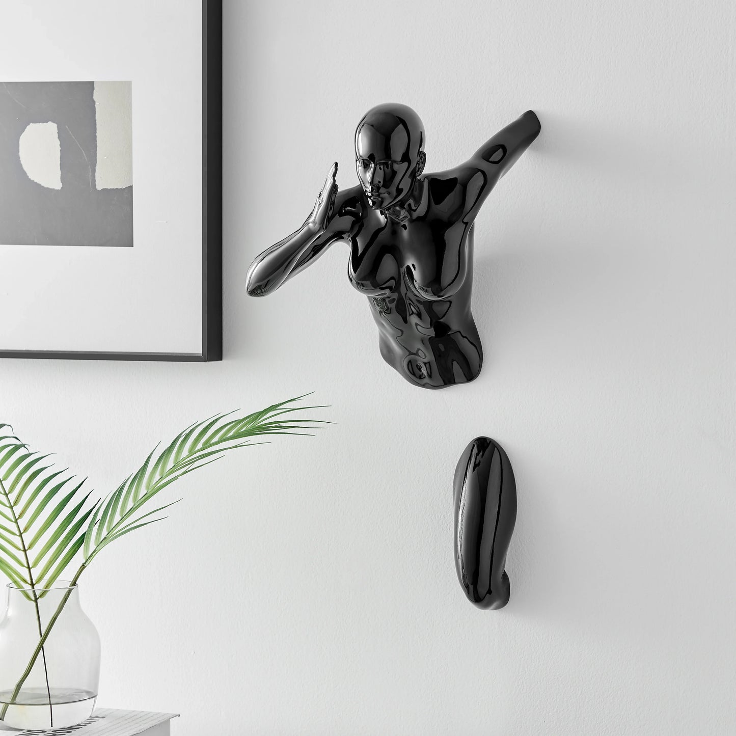 RUNNER WOMAN WALL DECOR
