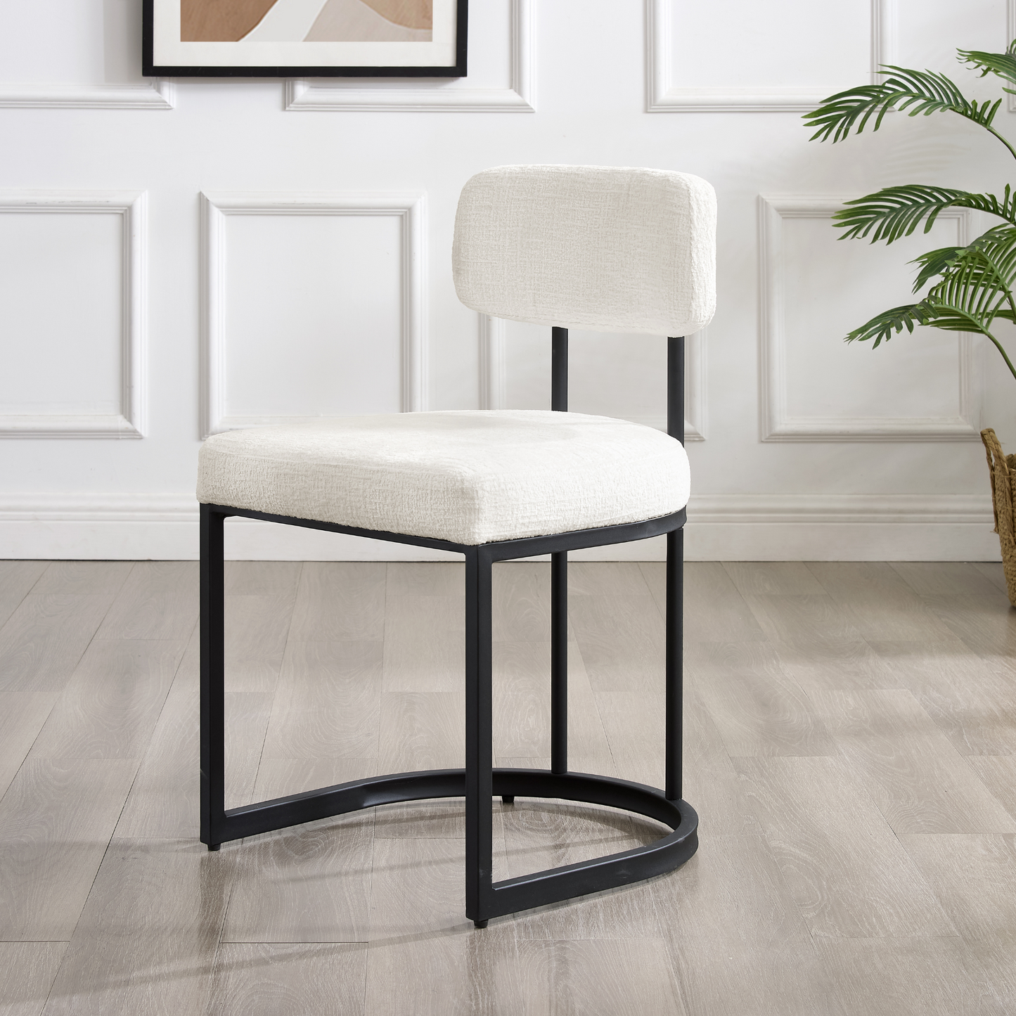 Chaise de salle à manger Rhea en tissu blanc avec cadre noir