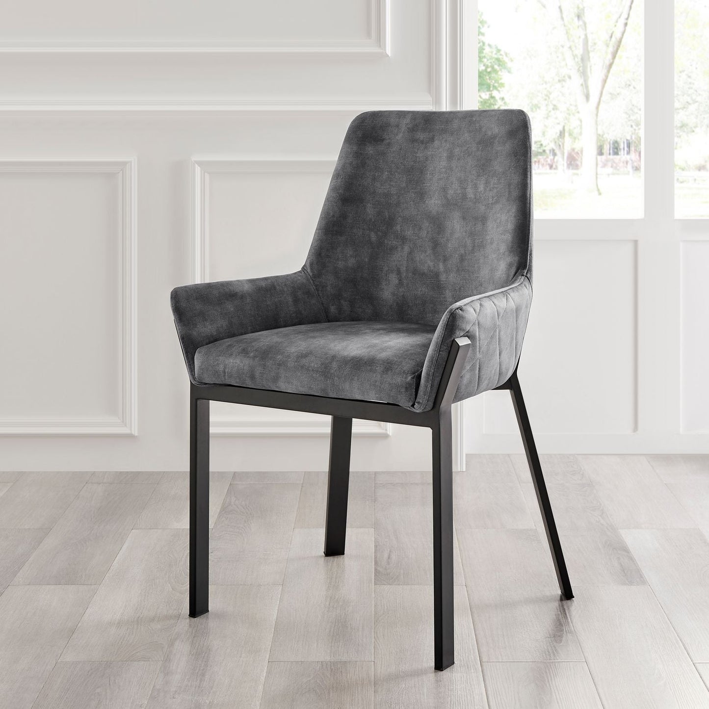 Chaise de salle à manger Nova en velours gris avec cadre noir