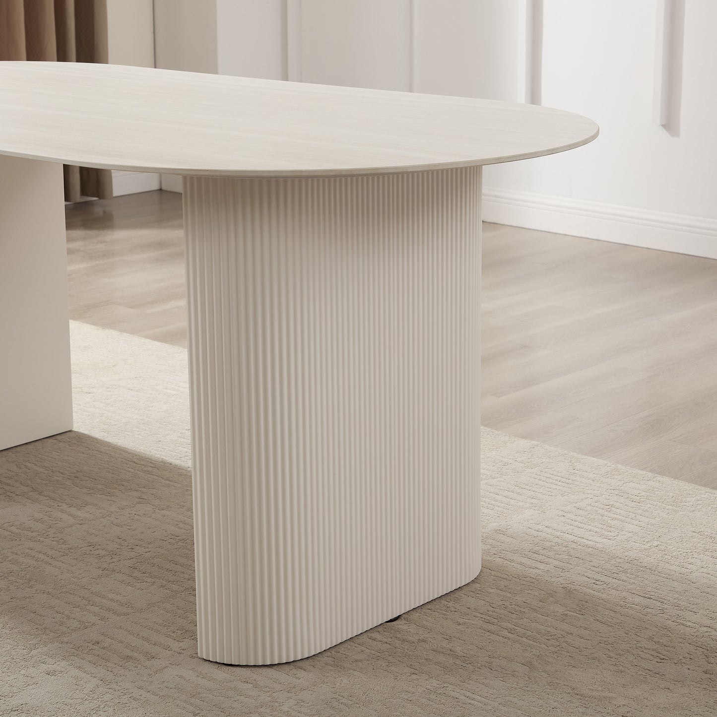 Table à manger Sofia en céramique blanche avec base côtelée crème