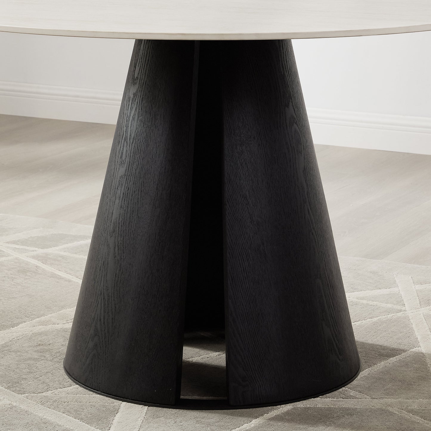 Table à manger ronde Maya en céramique crème clair avec base noire