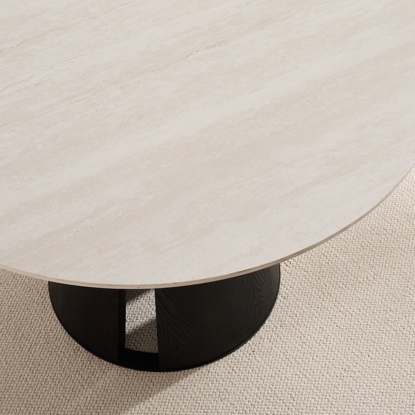 Table à manger ronde Maya en céramique crème clair avec base noire