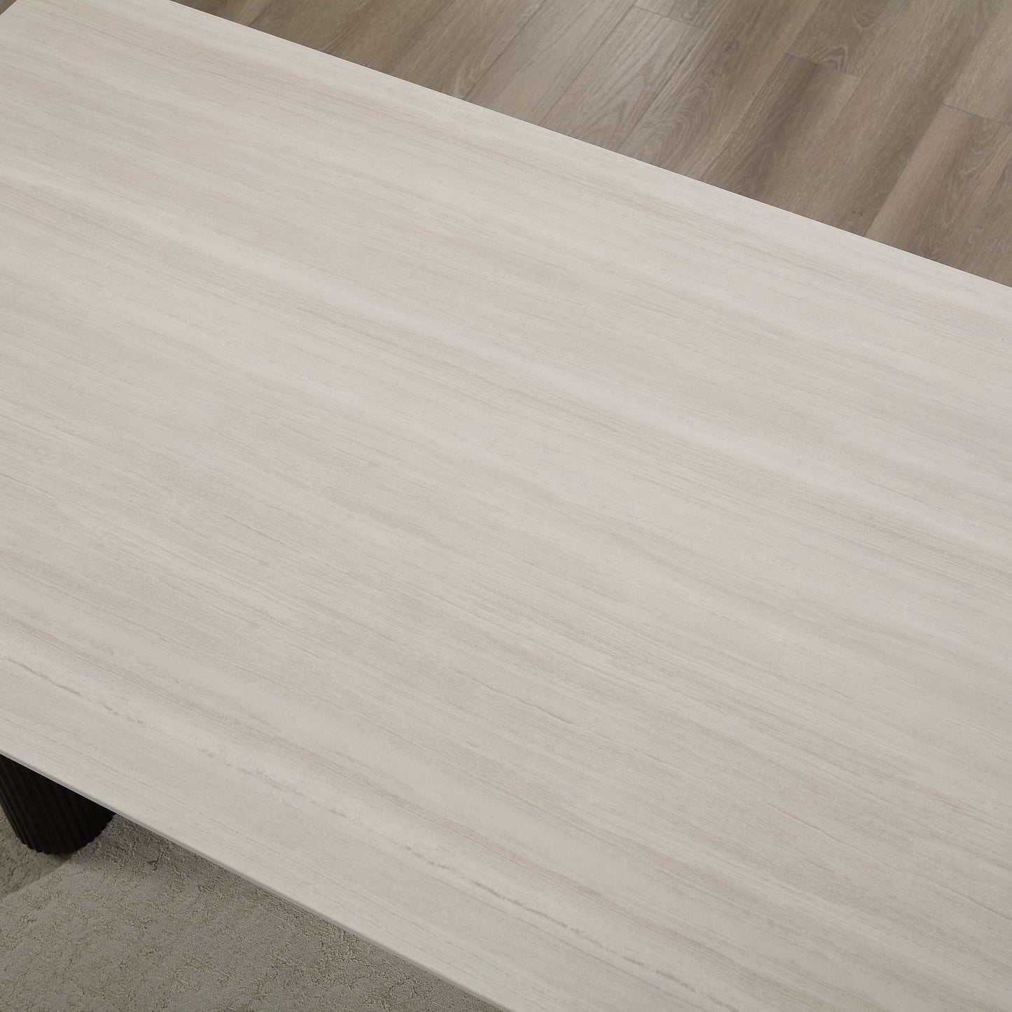 Table à manger Siena en céramique blanche avec base nervurée noire