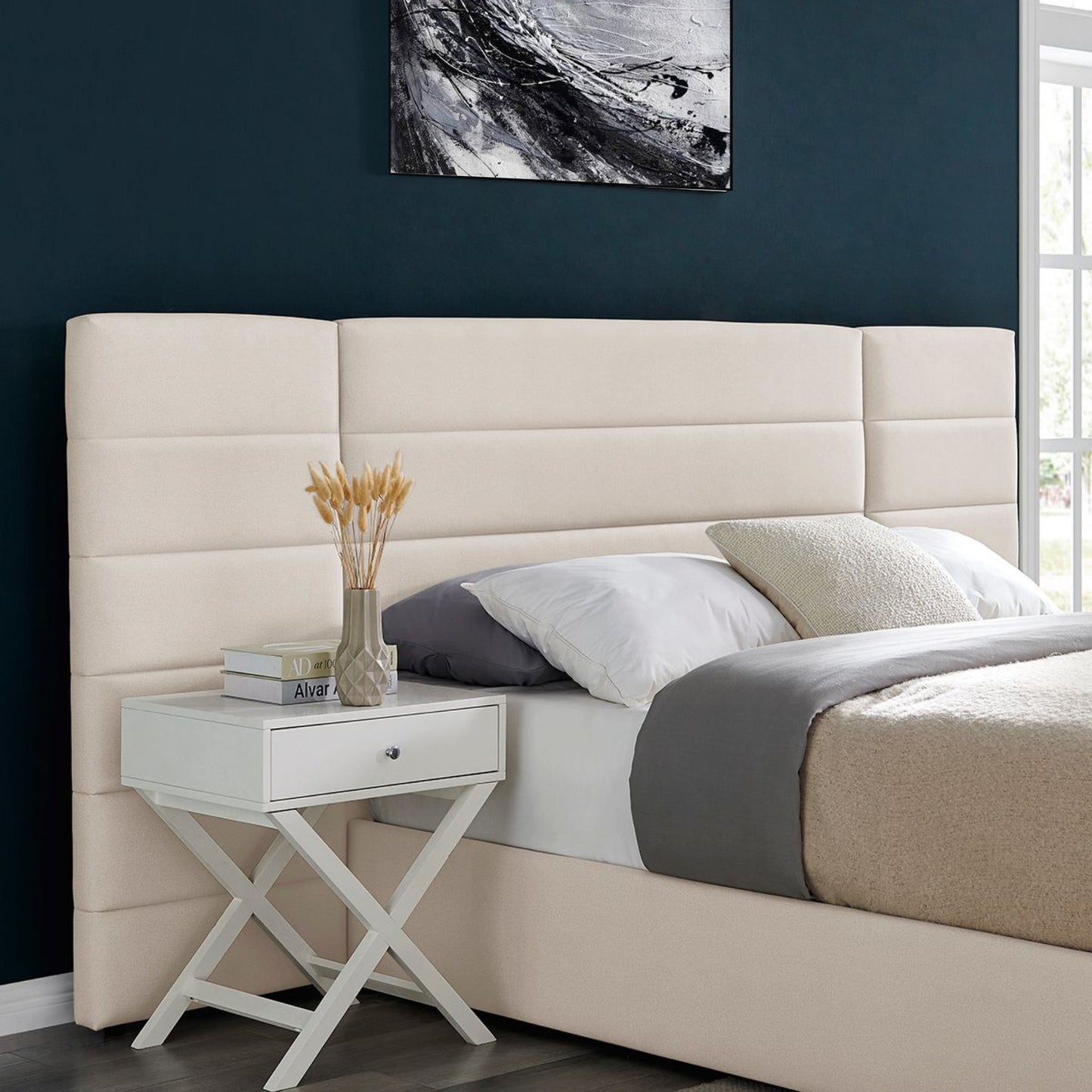 Lit king size avec rangement ottoman et tête de lit en tissu beige Amara
