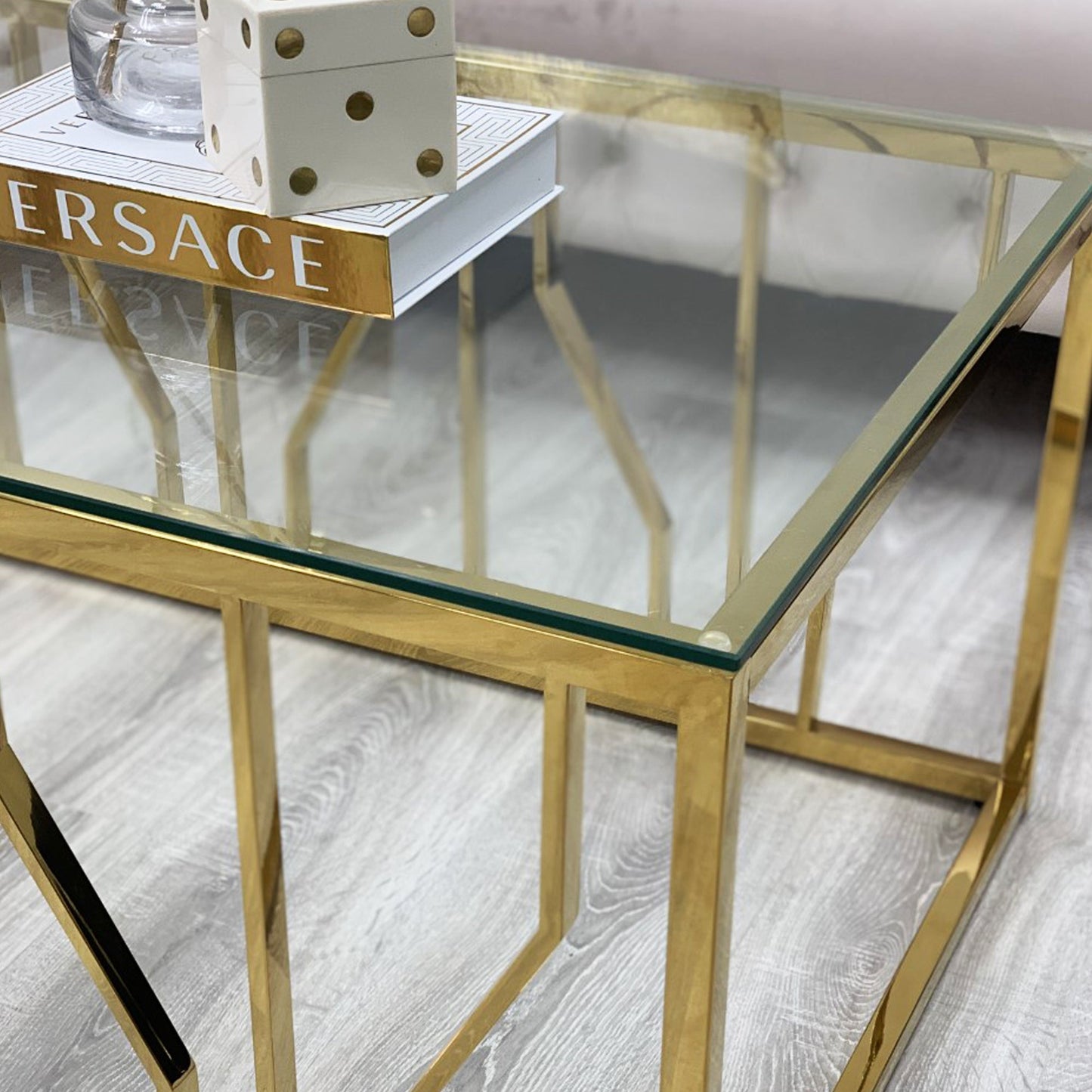Table basse Aria Gold Deco avec plateau en verre transparent