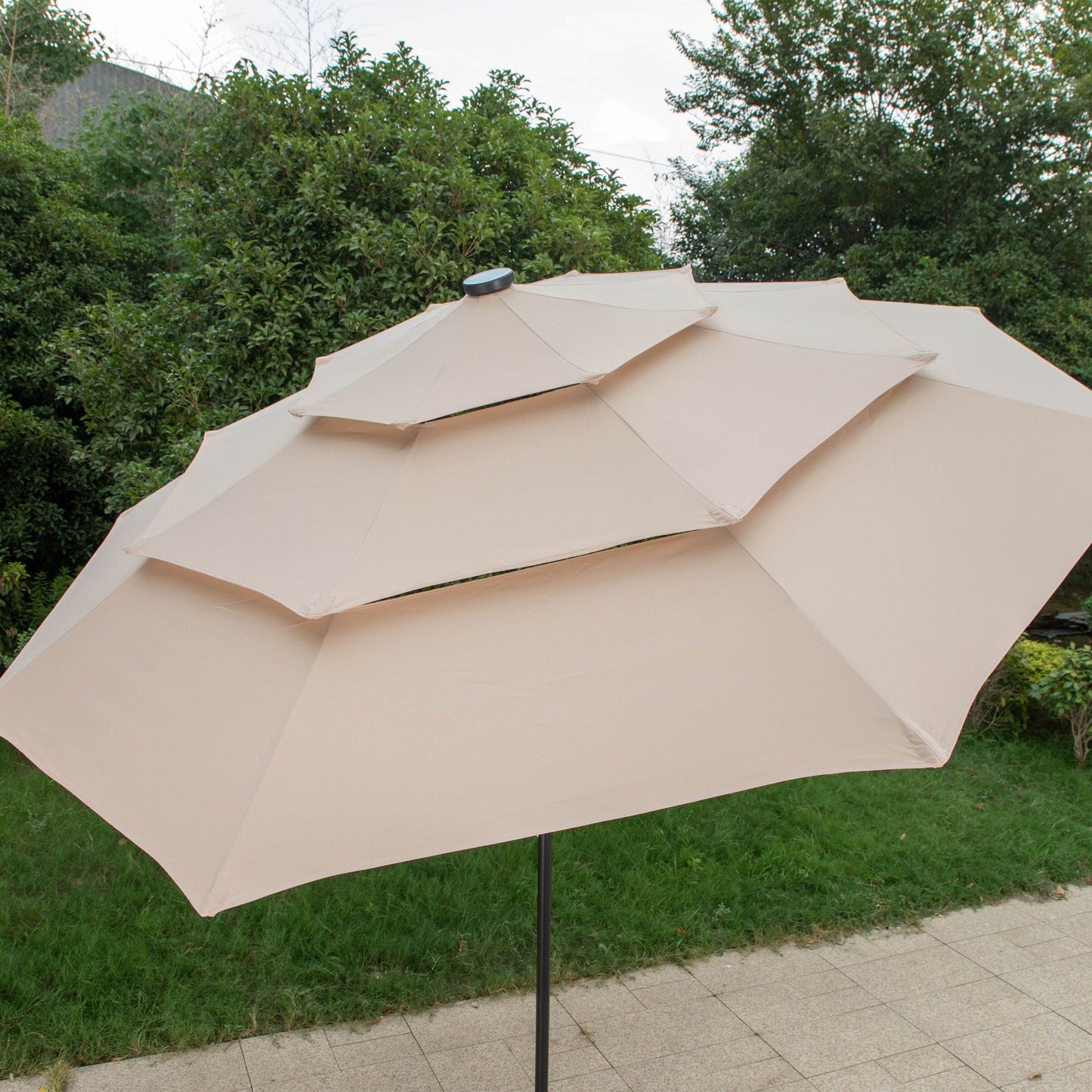 Parasol de terrasse inclinable à 3 niveaux de 10 pieds de MAISON ARTS, parasol d'extérieur à double ventilation avec lumières LED