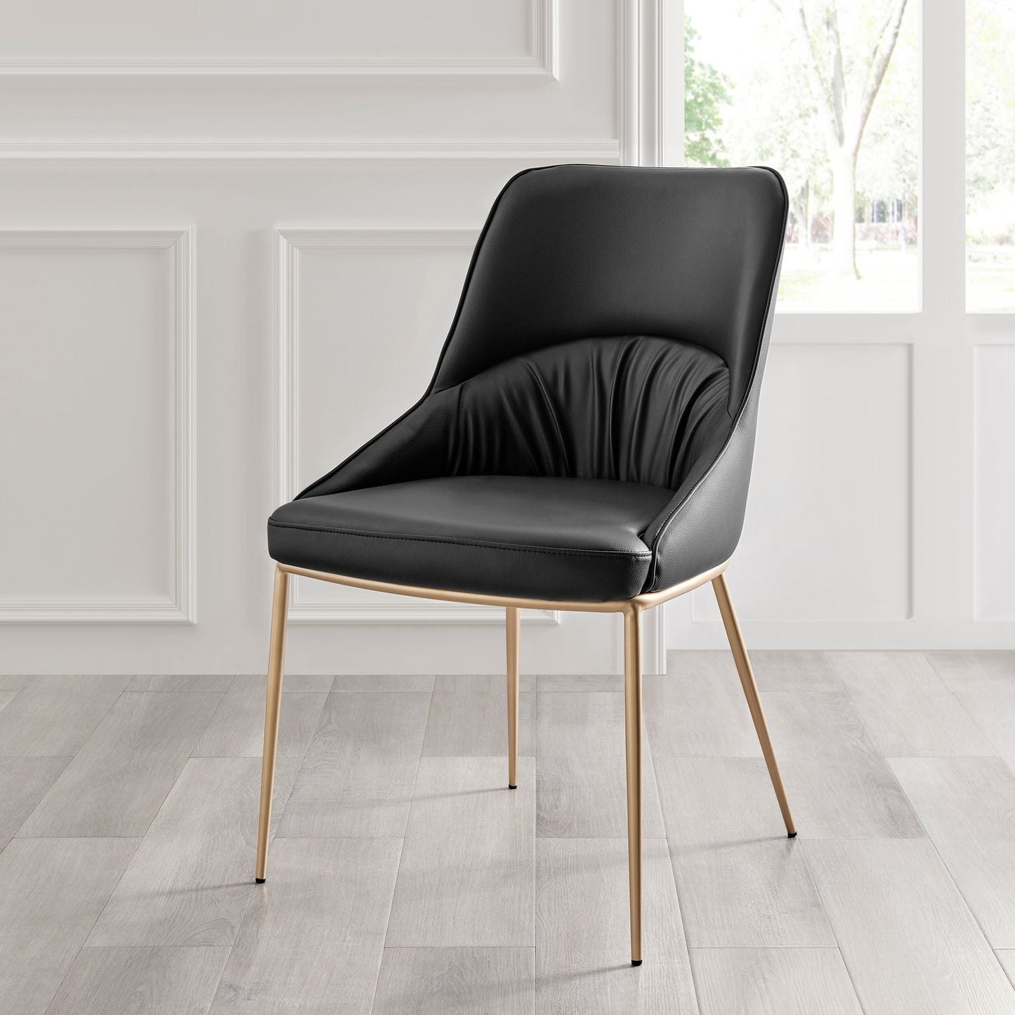 Chaise de salle à manger Axel en cuir noir, design froissé, pieds dorés