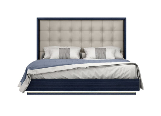 ALEXA TUFTED BED