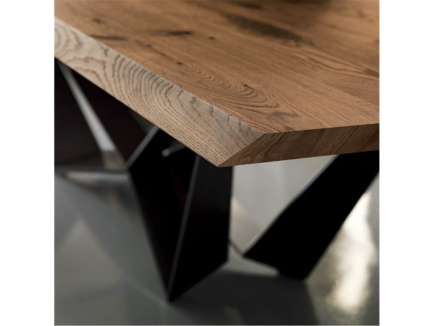 Skorpio Wood Master Dining Table - 118W
