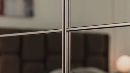 Armoire dorée à 6 portes