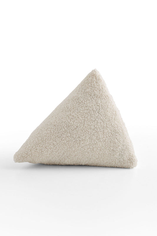 Coussin triangulaire en dentelle écrue