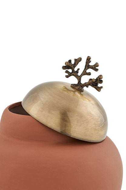 Petit objet avec capuchon en métal