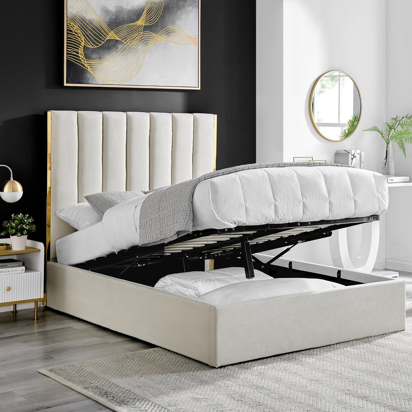 Lit Chloé beige avec bordure en métal doré et rangement ottoman