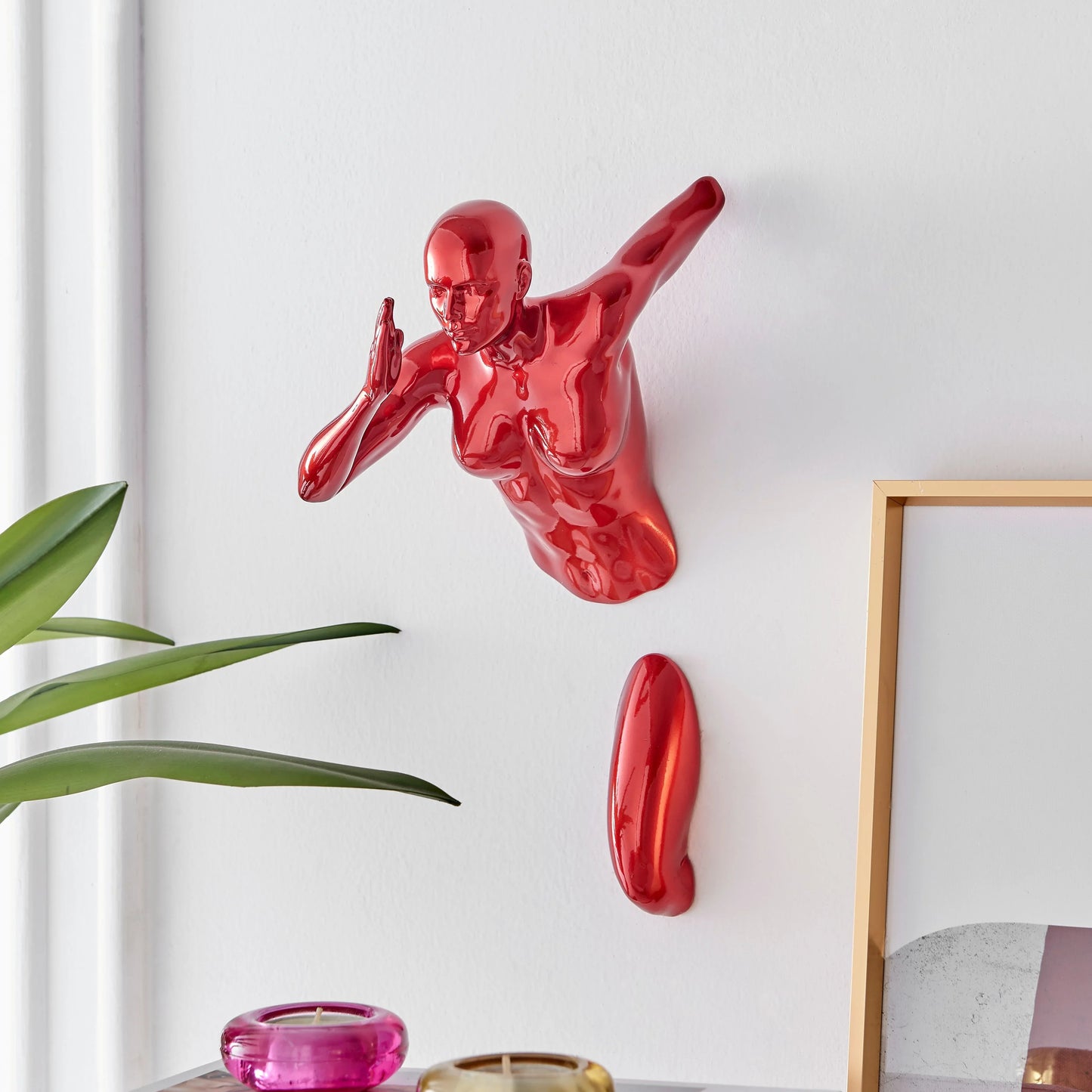 RUNNER WOMAN WALL DECOR