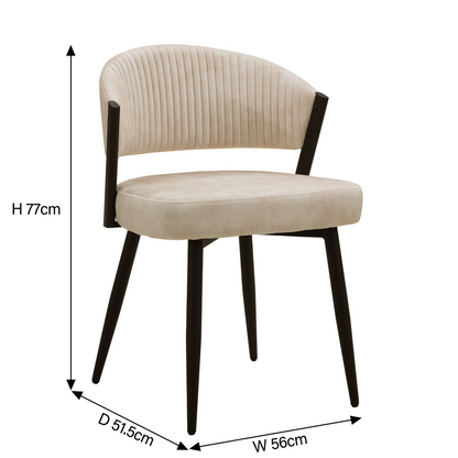Fauteuil d'appoint incurvé en velours crème Maria avec cadre en métal noir
