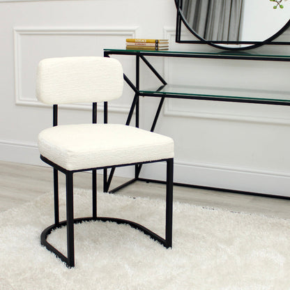 Fauteuil d'appoint Rhea en tissu blanc avec cadre noir