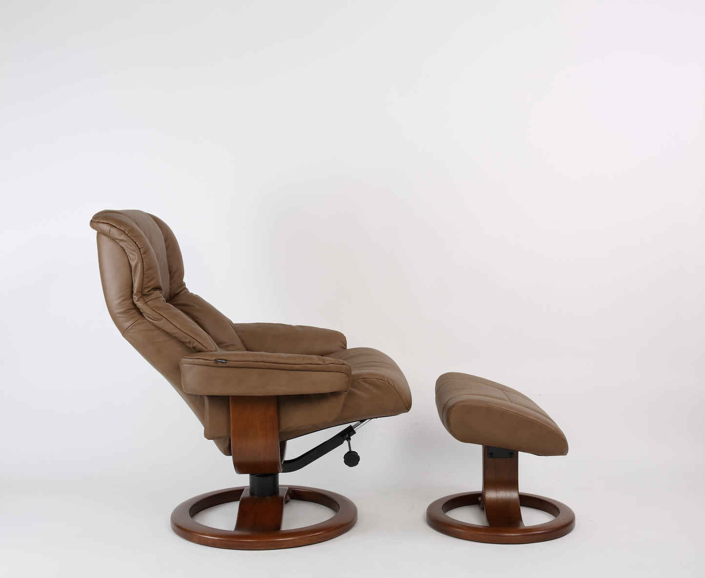 Loen R Leather Reclining Chair in Cappuccino