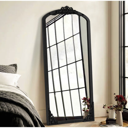 Miroir de sol sculpté en bois massif de forme arquée sur toute la longueur