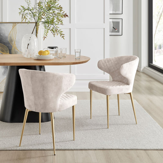 Chaise de salle à manger Levi en velours crème avec motif matelassé et pieds dorés
