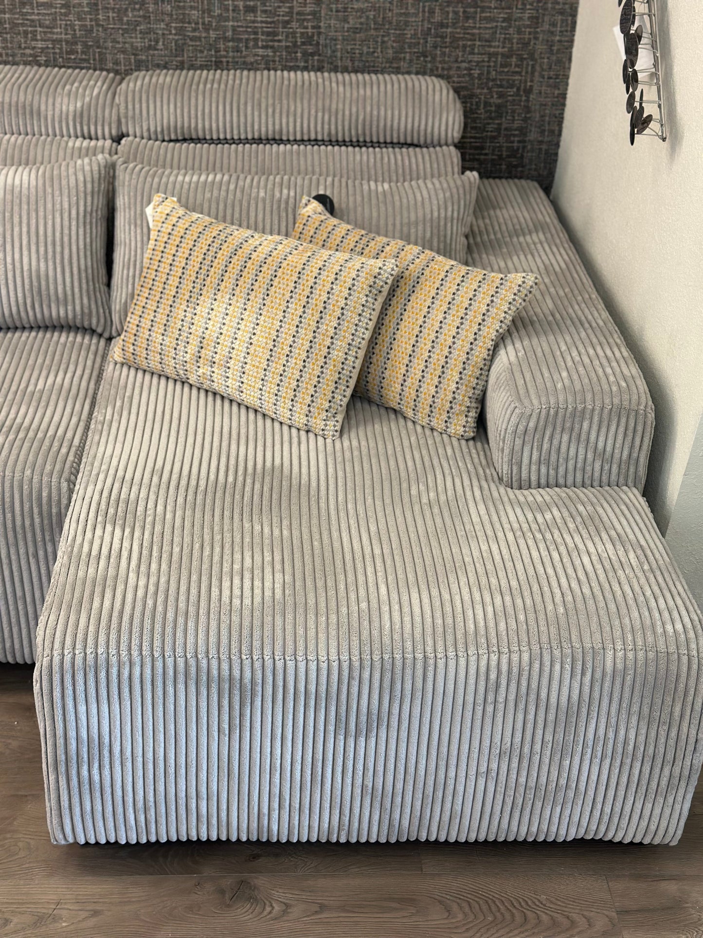 FLOOR MODEL - MERIDA FABRIC SECTIONAL 113W x 71 1/2D