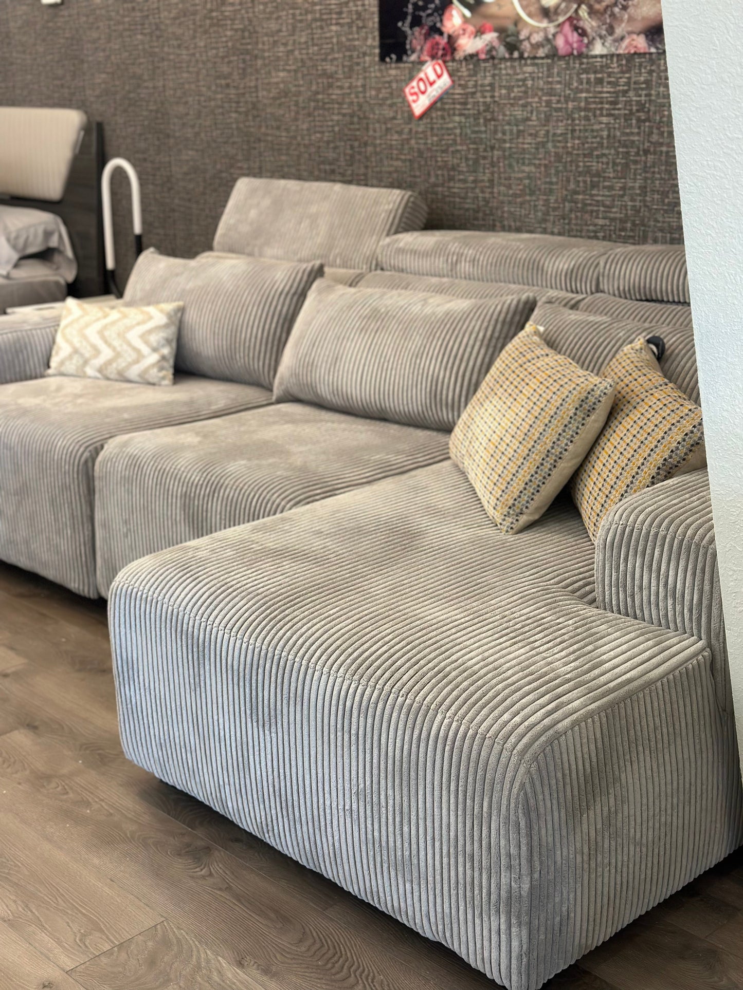FLOOR MODEL - MERIDA FABRIC SECTIONAL 113W x 71 1/2D