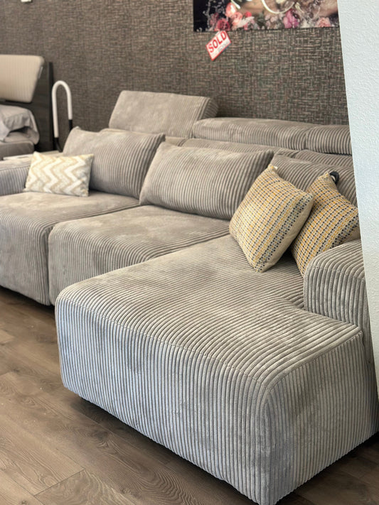 FLOOR MODEL - MERIDA FABRIC SECTIONAL 113W x 71 1/2D