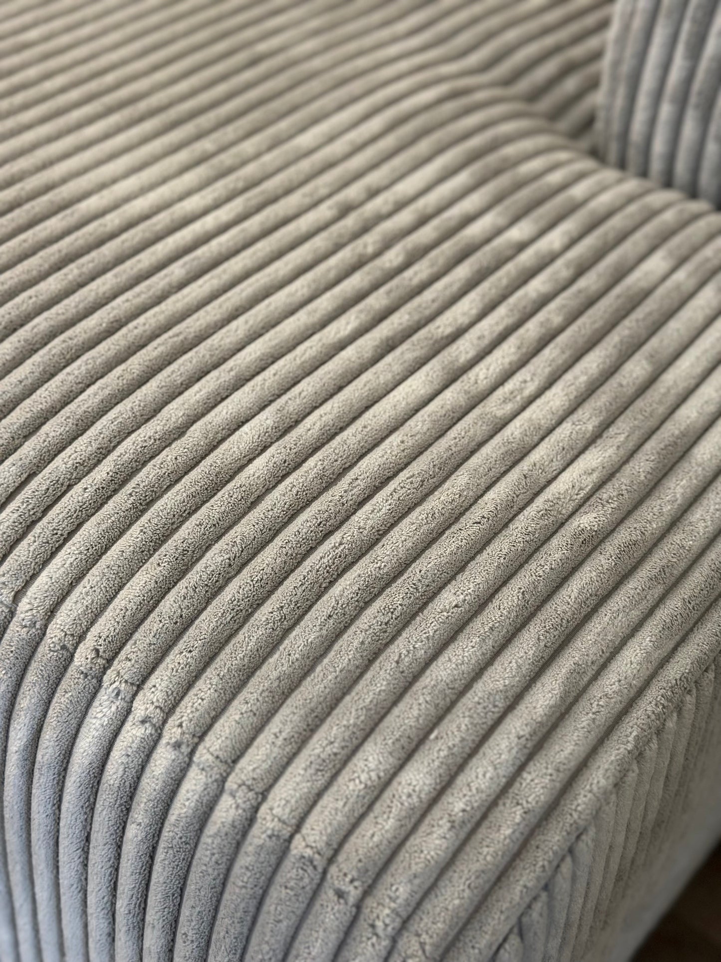 FLOOR MODEL - MERIDA FABRIC SECTIONAL 113W x 71 1/2D