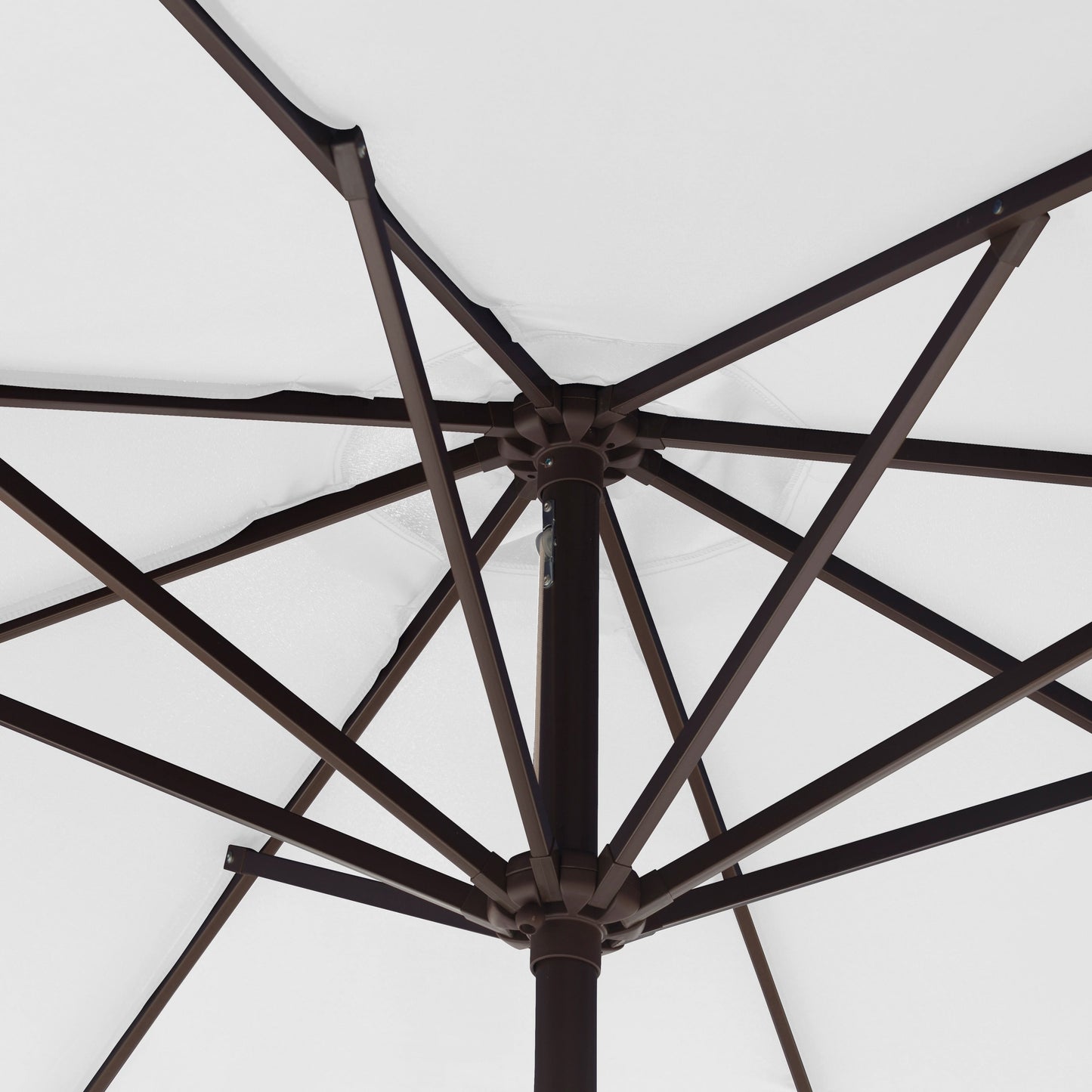 Parasol de patio Lopes de 9 pieds avec base en finition bronze et support de poids inclus