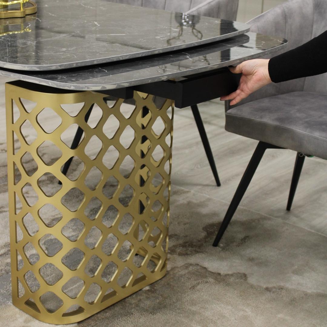 Table à manger extensible en céramique noire effet marbre avec base dorée