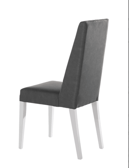 Collection de chaises de salle à manger Lux en laque blanche brillante et similicuir taupe