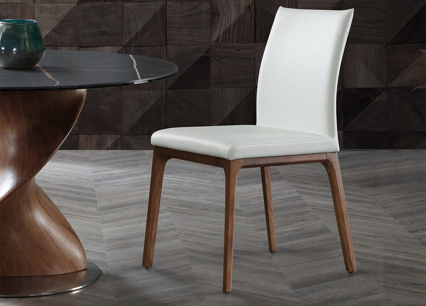 Chaise Elise en noyer avec cuir blanc