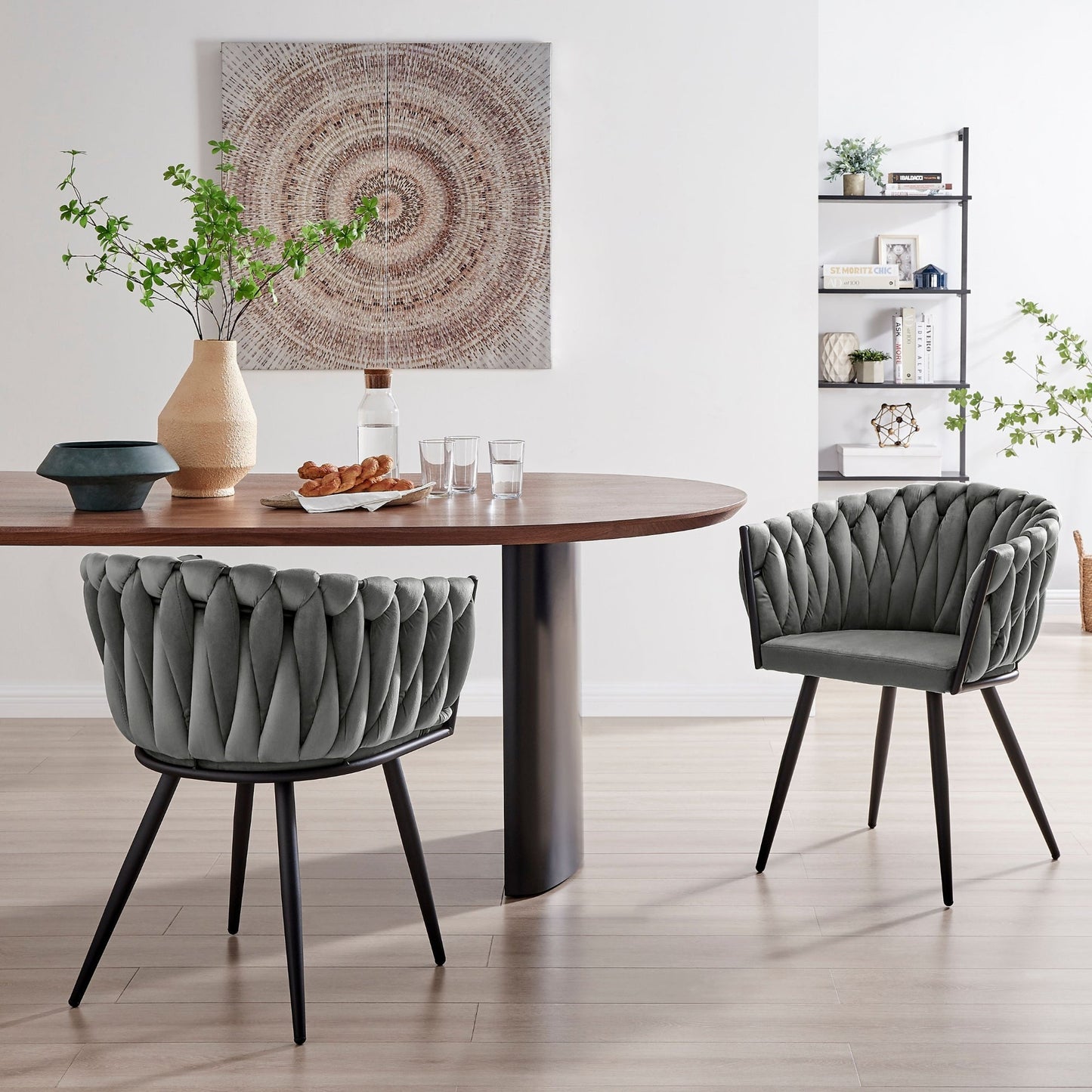 Chaise de salle à manger en velours tressé gris Iris avec cadre noir