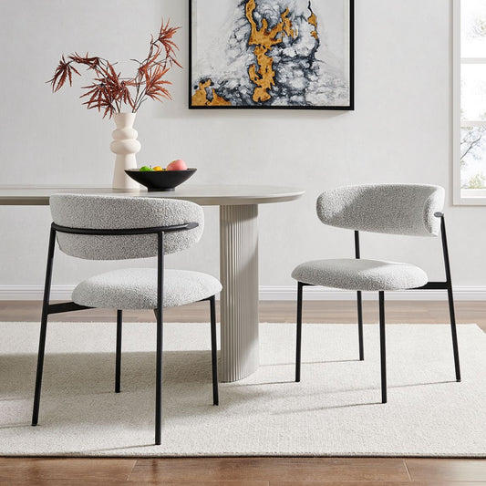 Chaise de salle à manger Remy gris clair bouclée avec cadre fin noir