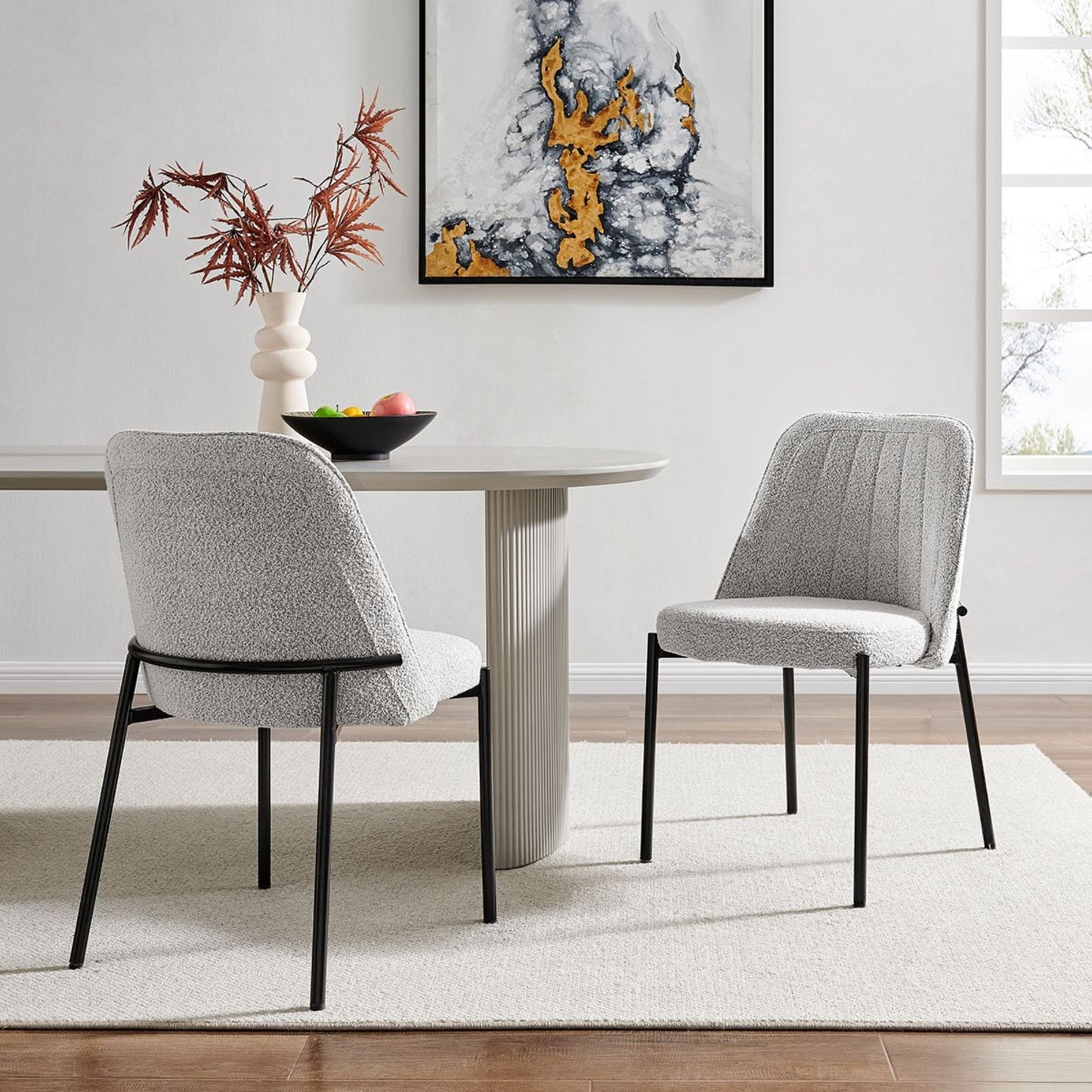 Chaise de salle à manger Adele gris clair avec pieds noirs