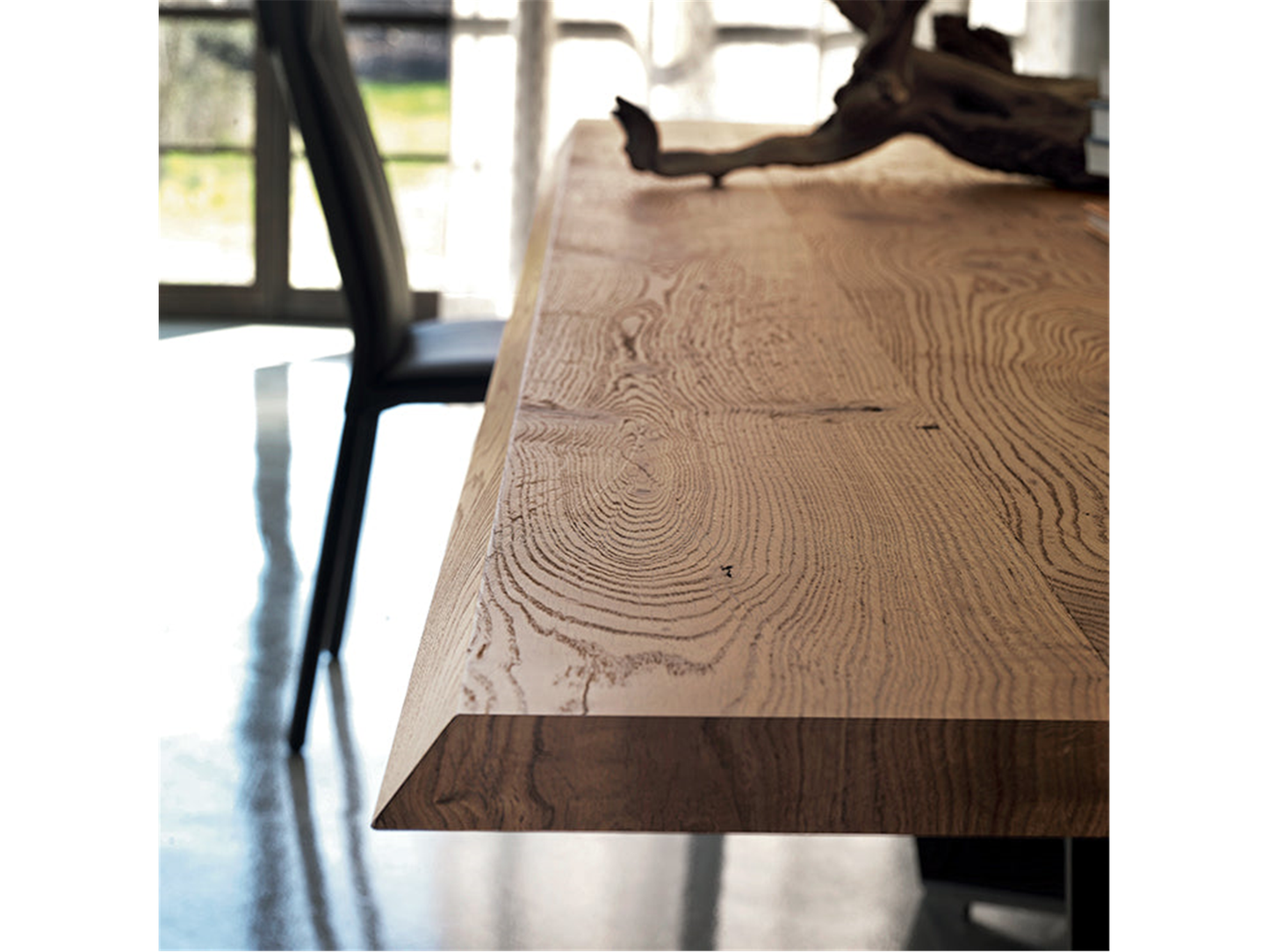 Skorpio Wood Master Dining Table - 118W