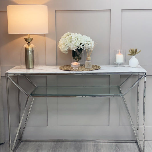 Console Ava en chrome argenté avec plateau effet marbre blanc