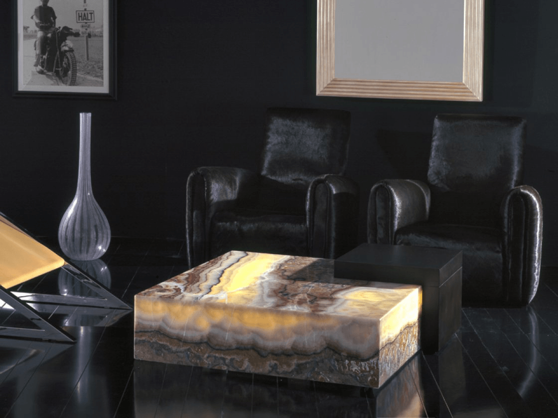 Table basse en pierre Box Stone avec éclairage en onyx impérial