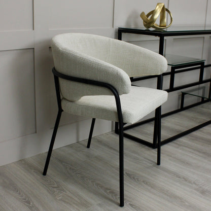 Chaise de salle à manger Capri en lin crème avec cadre noir élégant