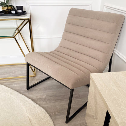 Fauteuil d'appoint en velours taupe côtelé avec cadre noir, modèle EX Display
