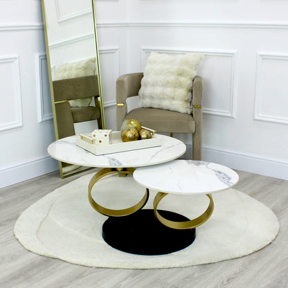 Table basse pivotante en céramique blanche effet marbre avec base dorée