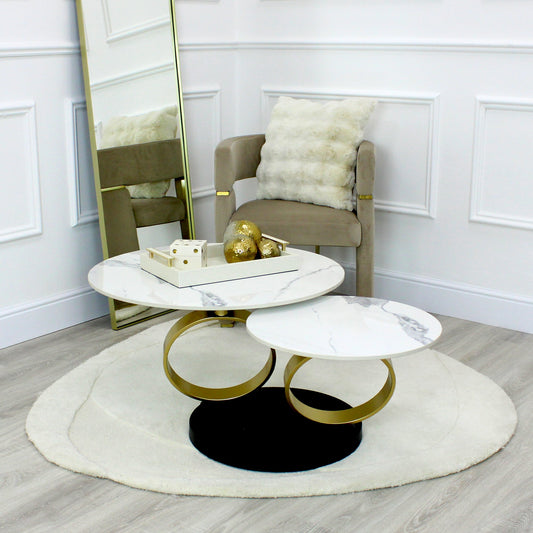 Table basse pivotante en céramique blanche effet marbre avec base dorée